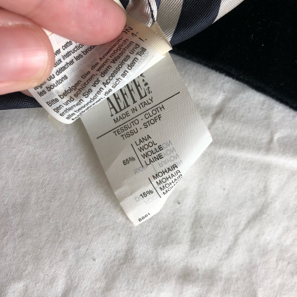 ๐ธ SOLD :: Moschino Cropped Bomber Jacket 10 - Picture 8 of 8